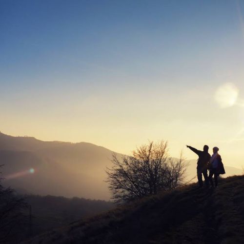 CAMMINATA-SUL-MONTE-SAN-PRIMO-AL-TRAMONTO-CON-BOLLICINE