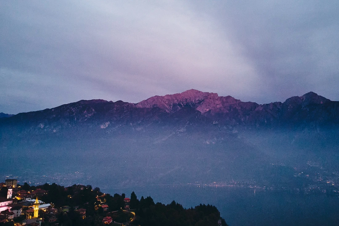 Lake-Como-mountains-View.webp