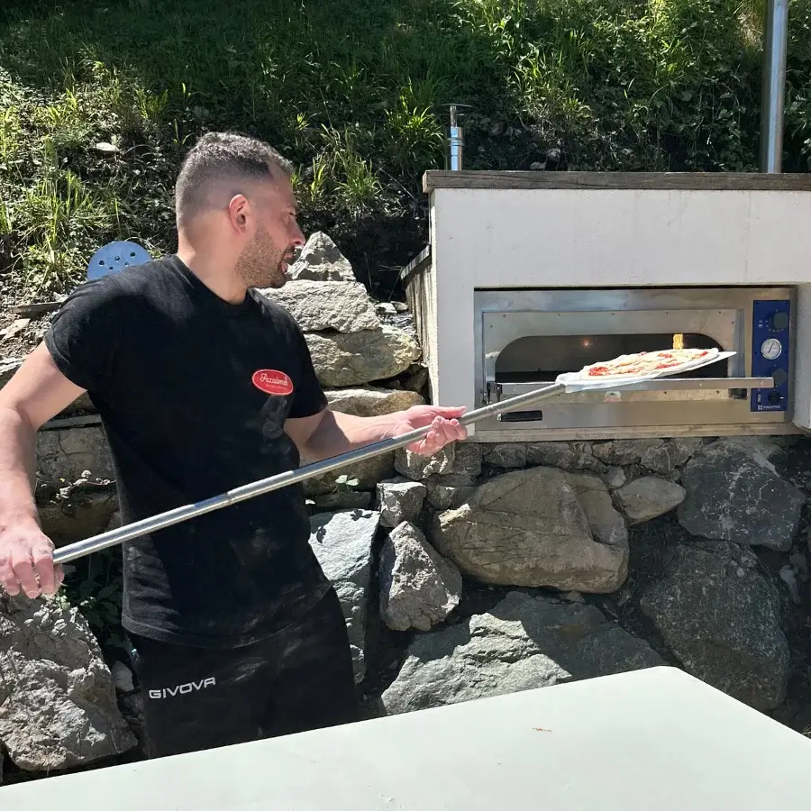 Chef-Francesco-Bologna-putting-pizza-in-the-oven