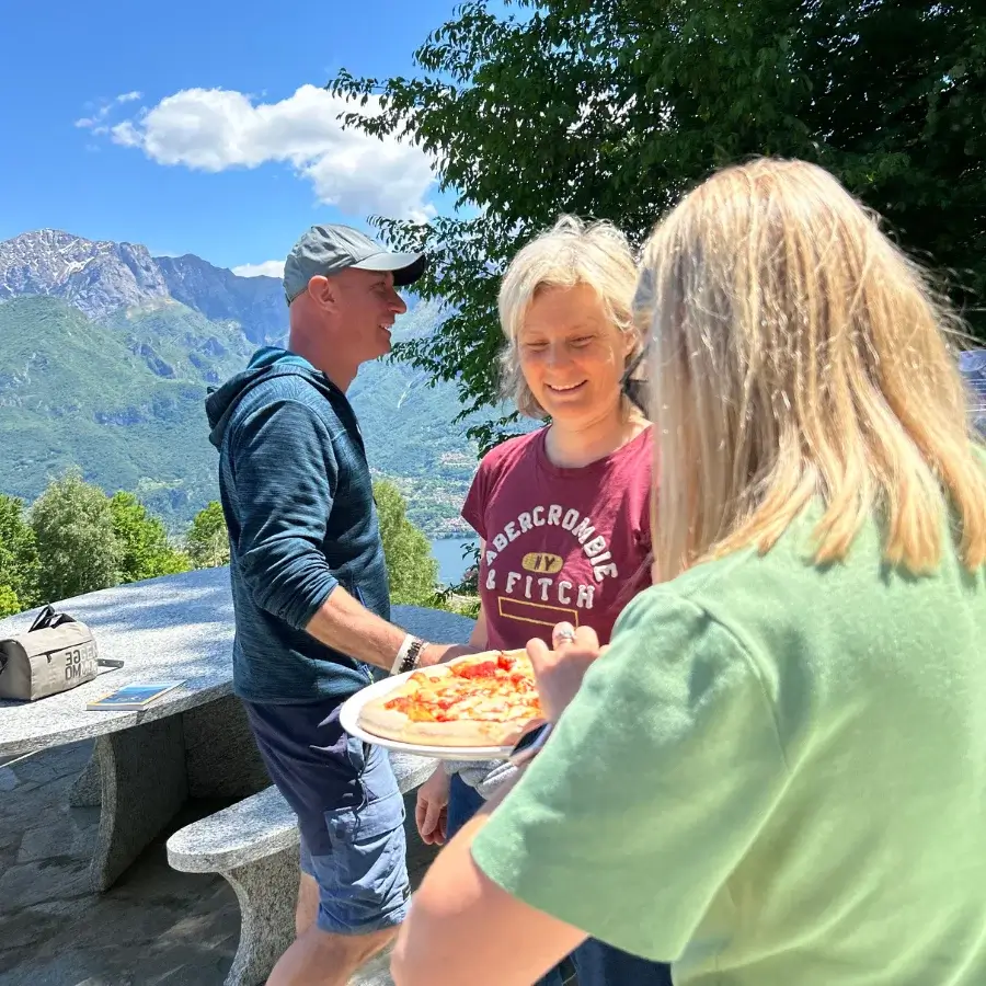 Happy-family-tasting-pizza-after-class-bellagio-cooking-experience