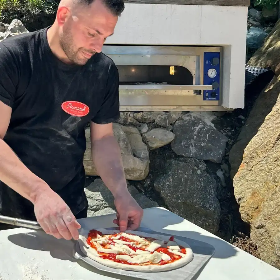 Lake-como-experiences-how-to-make-Italian-pizza