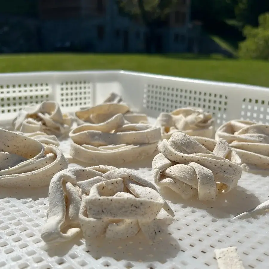 fresh-pasta-tagliatelle-tray-cooking-class-bellagio-lake-como