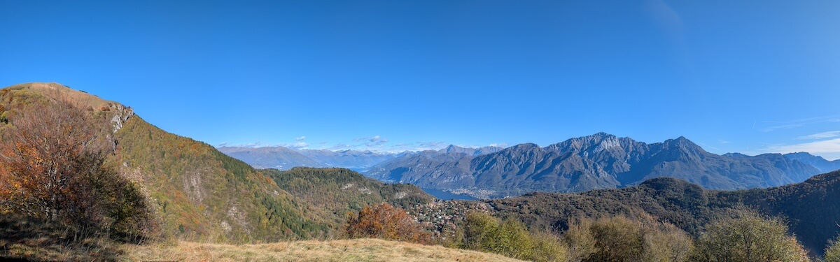 Vista panoramica sul lago dalle montagne del Lago di Como