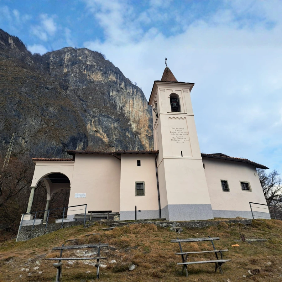 Guided trekking to San Martino church Lake Como