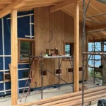 Cantiere con lavori in corso per la realizzazione della casa delle api a Bellagio