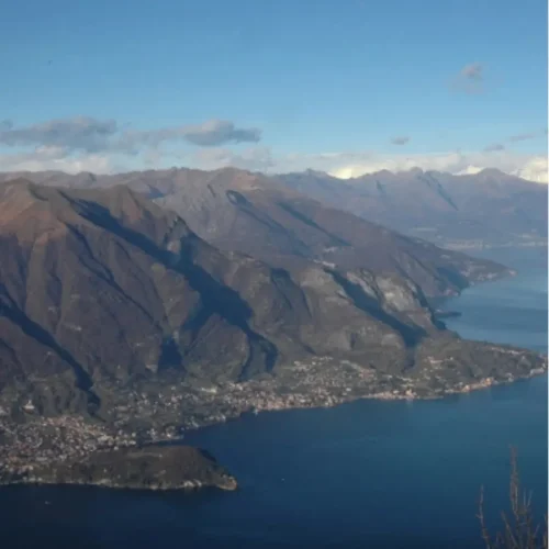 Vista del Lago di Como e delle montagne